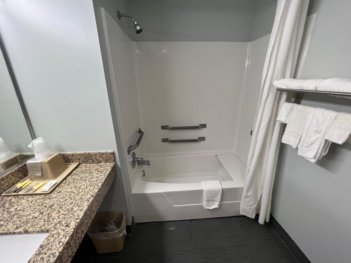 Executive Inn Pelham Экстерьер фото