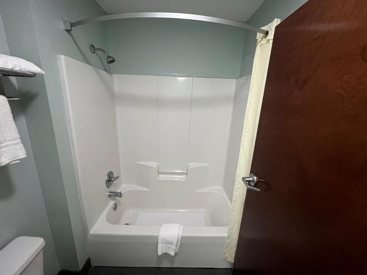 Executive Inn Pelham Экстерьер фото