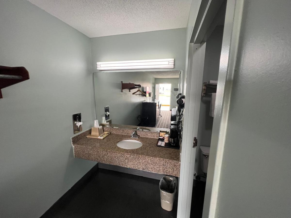 Executive Inn Pelham Экстерьер фото